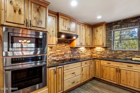 Kitchen - 2789 Doolittle Cir, Overgaard, AZ 85933 photo 4 of 4