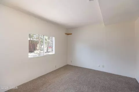 Bedroom - 3611 Pine Rim Dr, Overgaard, AZ 85933 photo 2 of 4