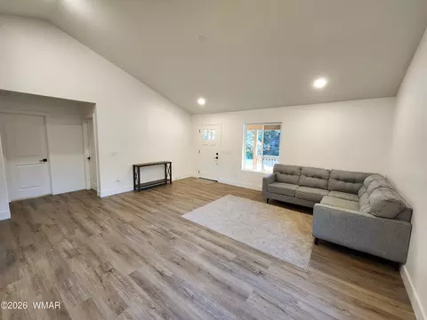 Living - 2053 Thousand Pines Dr, Overgaard, AZ 85933 photo 2 of 4