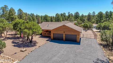 2979 Arrowhead Dr, Overgaard, AZ 85933