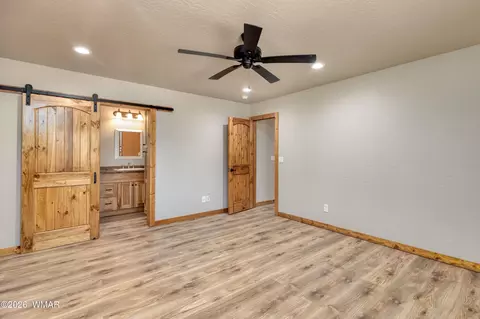 Bedroom - 2979 Arrowhead Dr, Overgaard, AZ 85933 photo 2 of 4