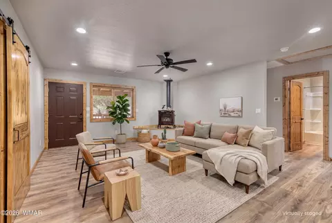 Living - 2979 Arrowhead Dr, Overgaard, AZ 85933 photo 2 of 3