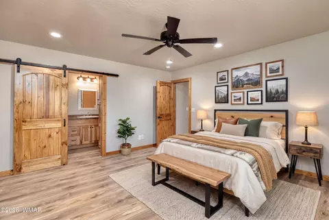 Bedroom - 2979 Arrowhead Dr, Overgaard, AZ 85933 photo 1 of 4