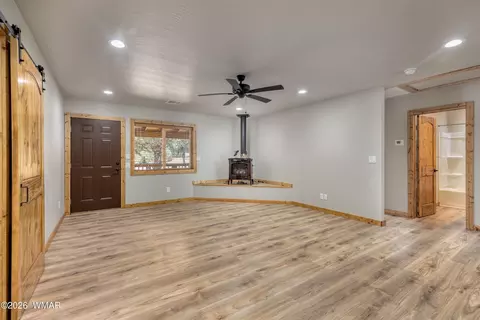 Living - 2979 Arrowhead Dr, Overgaard, AZ 85933 photo 3 of 3