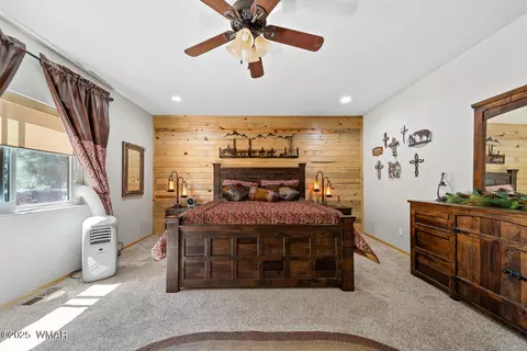 Bedroom - 2046 Christmas Pine Rd, Overgaard, AZ 85933 photo 2 of 4