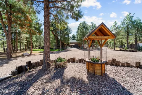 Exterior - 2046 Christmas Pine Rd, Overgaard, AZ 85933 photo 4 of 21