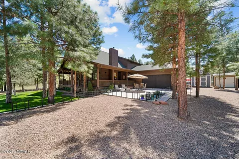 Exterior - 2046 Christmas Pine Rd, Overgaard, AZ 85933 photo 5 of 21