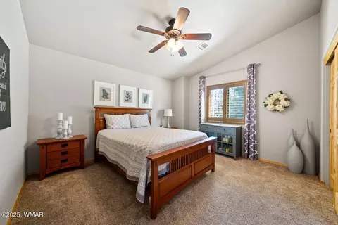 Bedroom - 2046 Christmas Pine Rd, Overgaard, AZ 85933 photo 4 of 4
