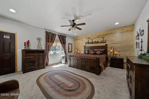 Bedroom - 2046 Christmas Pine Rd, Overgaard, AZ 85933 photo 1 of 4