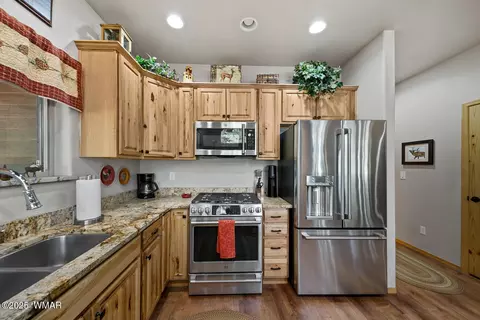 Kitchen - 2046 Christmas Pine Rd, Overgaard, AZ 85933 photo 3 of 5