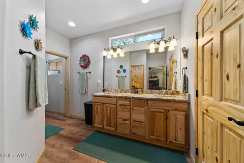 Bath - 2046 Christmas Pine Rd, Overgaard, AZ 85933 photo 2 of 8