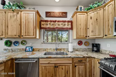 Kitchen - 2046 Christmas Pine Rd, Overgaard, AZ 85933 photo 4 of 5