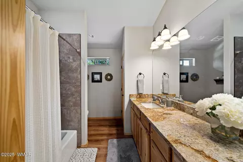 Bath - 2046 Christmas Pine Rd, Overgaard, AZ 85933 photo 6 of 8
