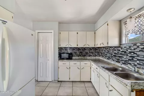 Kitchen - 1825 E Aztec Ave, Eagar, AZ 85925 photo 2 of 2
