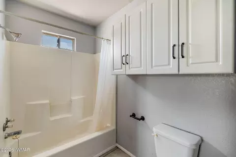 Bath - 1825 E Aztec Ave, Eagar, AZ 85925 photo 2 of 3