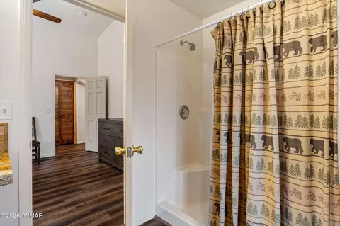 Bath - 2603 Stringer Cir, Lakeside, AZ 85929 photo 3 of 4
