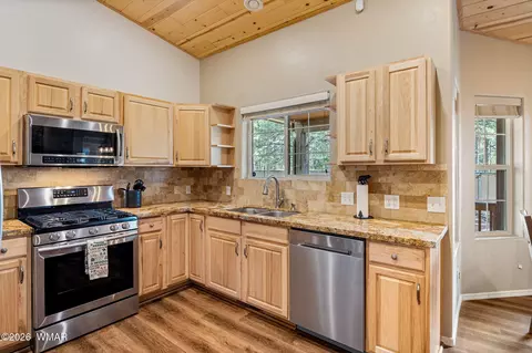 Kitchen - 2603 Stringer Cir, Lakeside, AZ 85929 photo 3 of 3