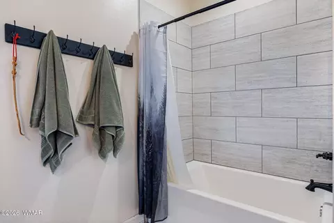 Bath - 475 W 3rd Ave, Eagar, AZ 85925 photo 2 of 3