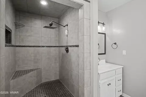 Bath - 26 S 500 East St, Taylor, AZ 85939 photo 1 of 4