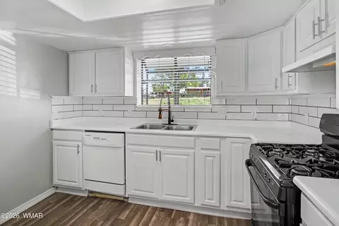 Kitchen - 26 S 500 East St, Taylor, AZ 85939 photo 2 of 3
