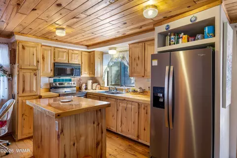 2075 Pinewood Dr, Overgaard, AZ 85933 photo 6