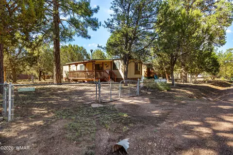 2075 Pinewood Dr, Overgaard, AZ 85933 photo 2
