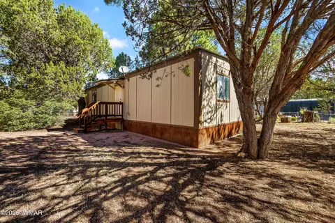 2075 Pinewood Dr, Overgaard, AZ 85933 photo 10