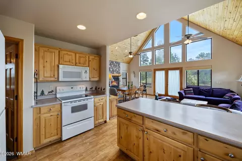 Kitchen - 2746 Skyhawk Dr, Overgaard, AZ 85933 photo 3 of 4