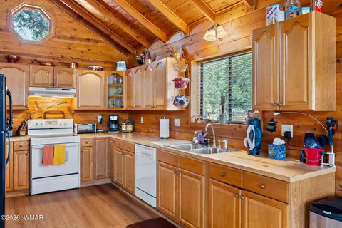 2333 Dovetail Trl, Overgaard, AZ 85933 photo 10