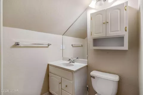 Bath - 349 Crest Dr, Eagar, AZ 85925 photo 3 of 5