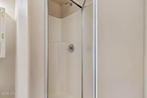 Bath - 349 Crest Dr, Eagar, AZ 85925 photo 4 of 5