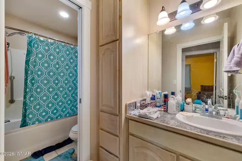 Bath - 349 Crest Dr, Eagar, AZ 85925 photo 5 of 5
