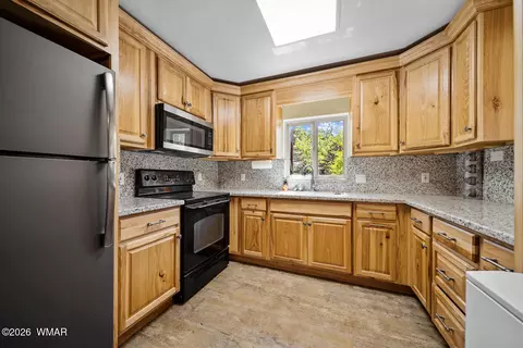 Kitchen - 2961 Deer Trl, Overgaard, AZ 85933 photo 2 of 2