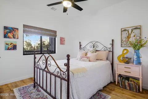 Bedroom - 2225 Roundabout Way, Overgaard, AZ 85933 photo 3 of 4