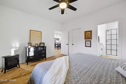 Bedroom - 2225 Roundabout Way, Overgaard, AZ 85933 photo 2 of 4