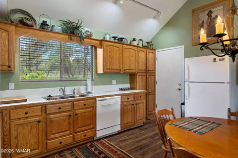 3351 Apache Dr, Overgaard, AZ 85933 photo 12