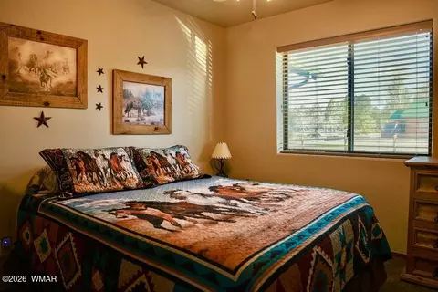 Bedroom - 2334 S Buffalo Loop, Overgaard, AZ 85933 photo 3 of 5
