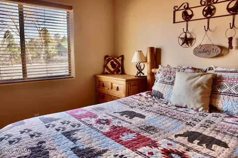 Bedroom - 2334 S Buffalo Loop, Overgaard, AZ 85933 photo 2 of 5