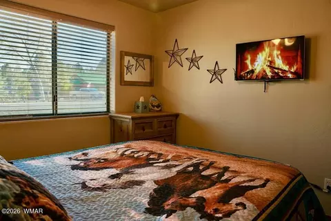 Bedroom - 2334 S Buffalo Loop, Overgaard, AZ 85933 photo 4 of 5