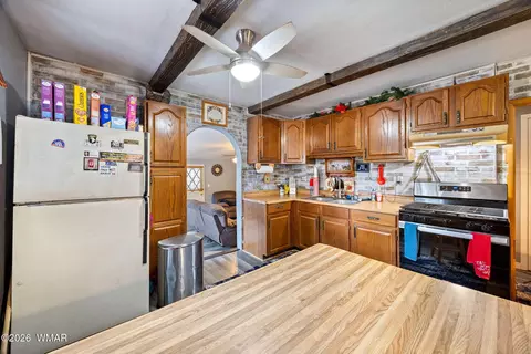 Kitchen - 2144 Indian Trl, Overgaard, AZ 85933 photo 2 of 4
