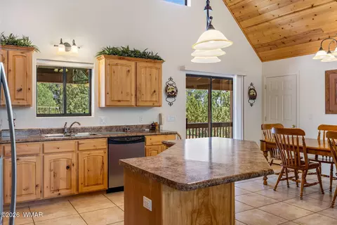 Kitchen - 2244 Double Bogey Way, Overgaard, AZ 85933 photo 3 of 4