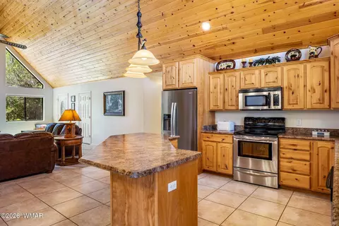 Kitchen - 2244 Double Bogey Way, Overgaard, AZ 85933 photo 2 of 4