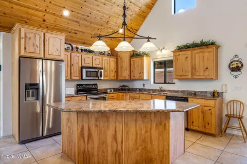 Kitchen - 2244 Double Bogey Way, Overgaard, AZ 85933 photo 1 of 4
