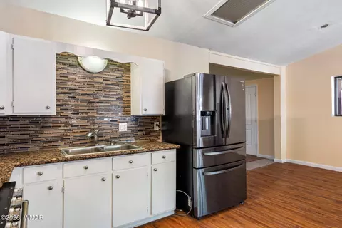 Kitchen - 2229 Chevelon Rd, Overgaard, AZ 85933 photo 2 of 2