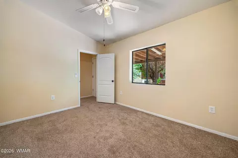 Bedroom - 2229 Chevelon Rd, Overgaard, AZ 85933 photo 4 of 5