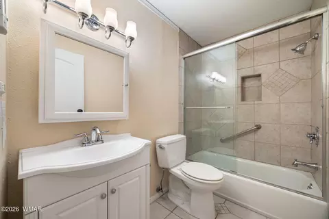 Bath - 2229 Chevelon Rd, Overgaard, AZ 85933 photo 3 of 5