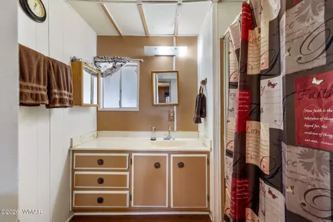 Bath - 455 S Tumbling T Dr, Springerville, AZ 85938 photo 3 of 3