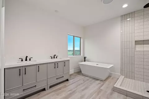 Bath - 433 W 4th Ave, Eagar, AZ 85925 photo 1 of 4