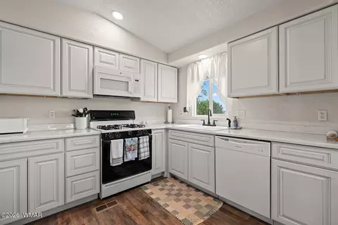 Kitchen - 149 3000, Concho, AZ 85924 photo 2 of 5
