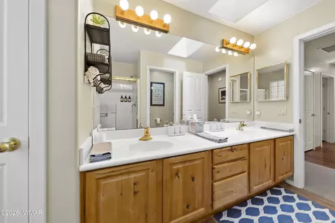 Bath - 4010 Sugar Pine Loop, Show Low, AZ 85901 photo 4 of 5
